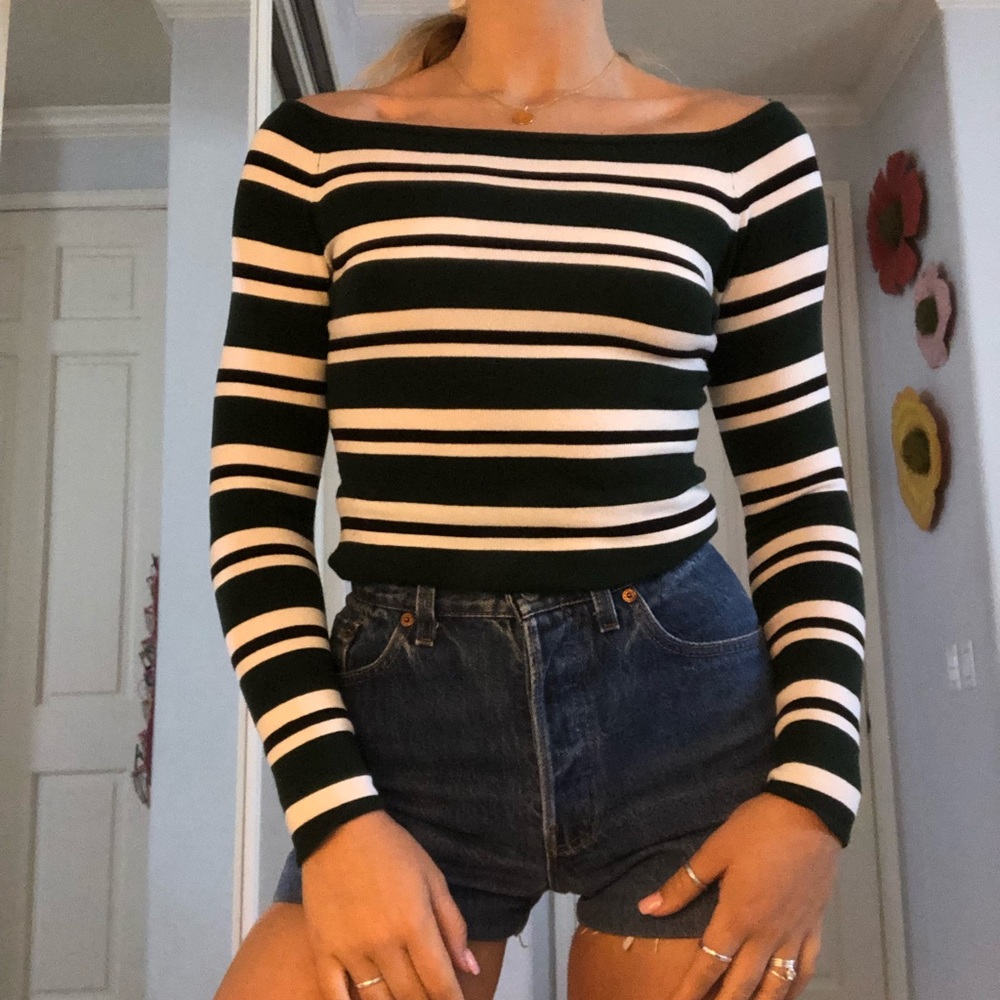Off the shoulder long sleeve t-shirt